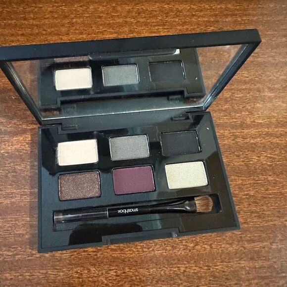 Smashbox smoky Eyeshadow Palette - NWT - Picture 1 of 3